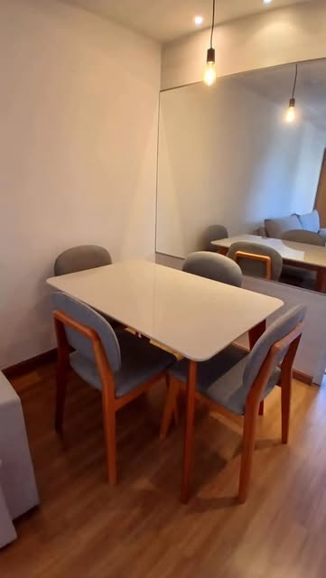 Mesa de jantar Unique na casa de cliente